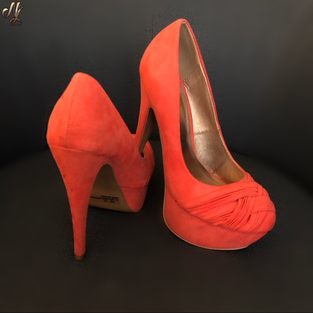 Suede Pumps
